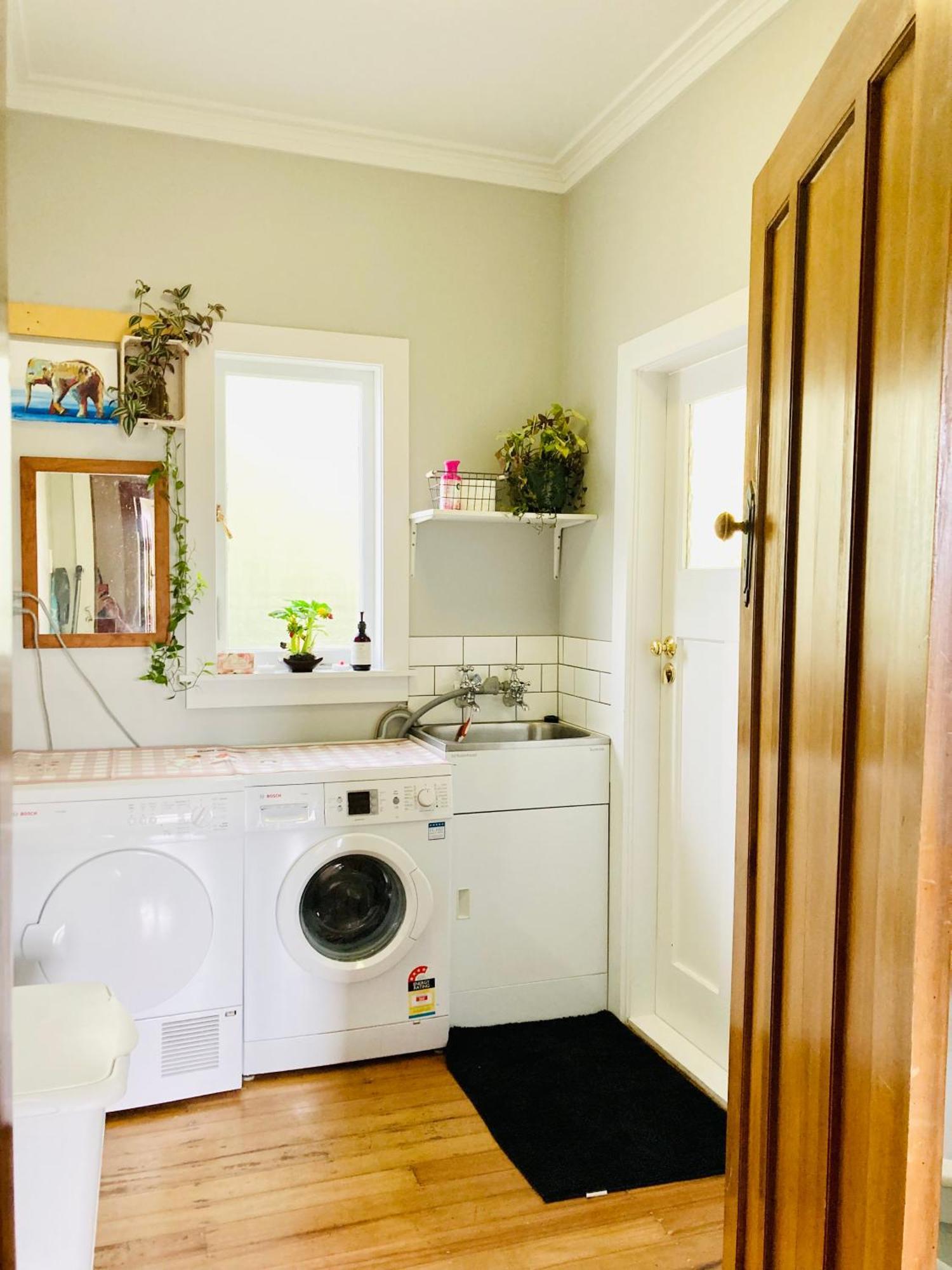 Spacious And Sunny Master Bedroom With Shared Bathrooms Auckland Exterior foto