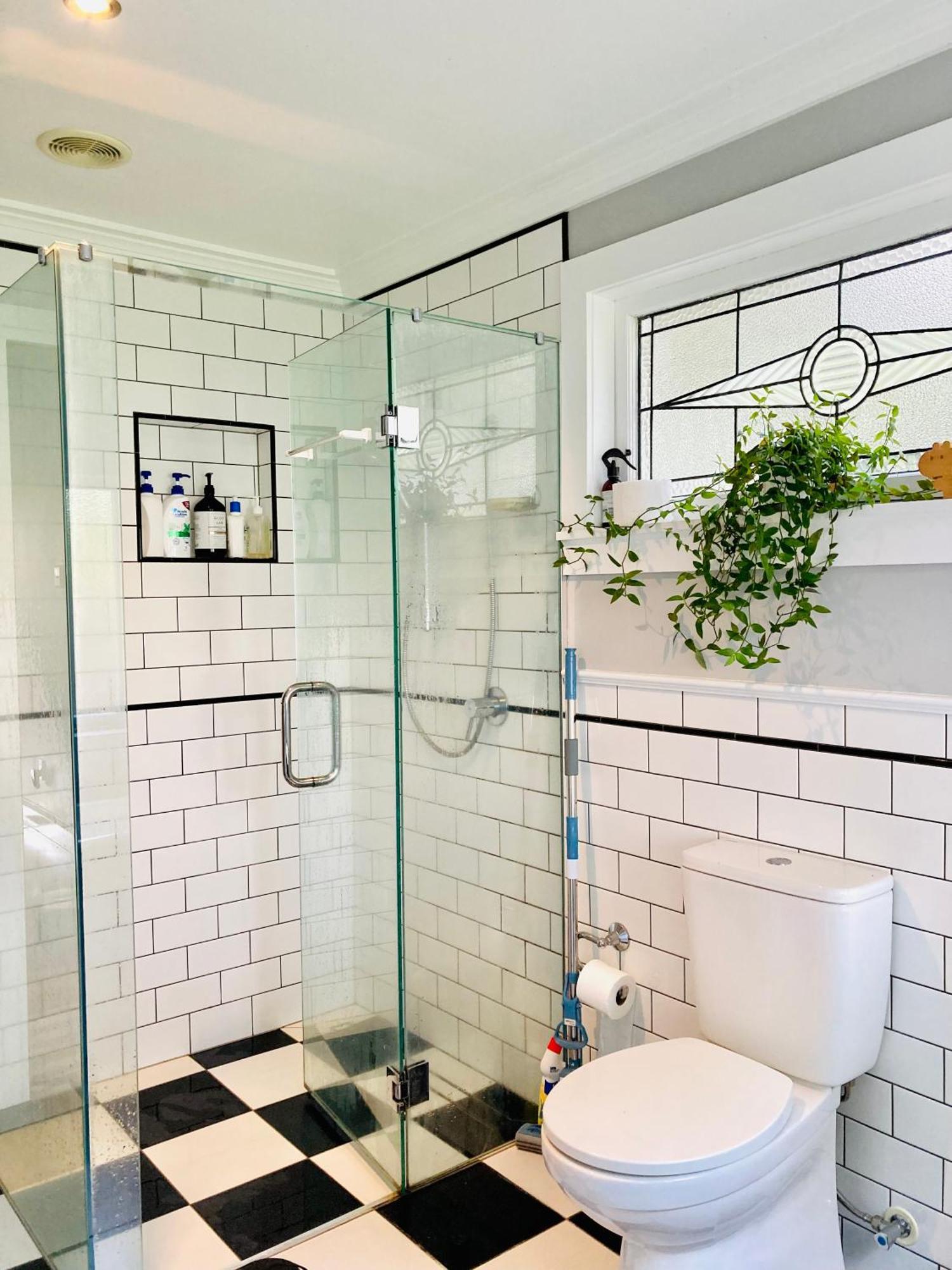 Spacious And Sunny Master Bedroom With Shared Bathrooms Auckland Exterior foto