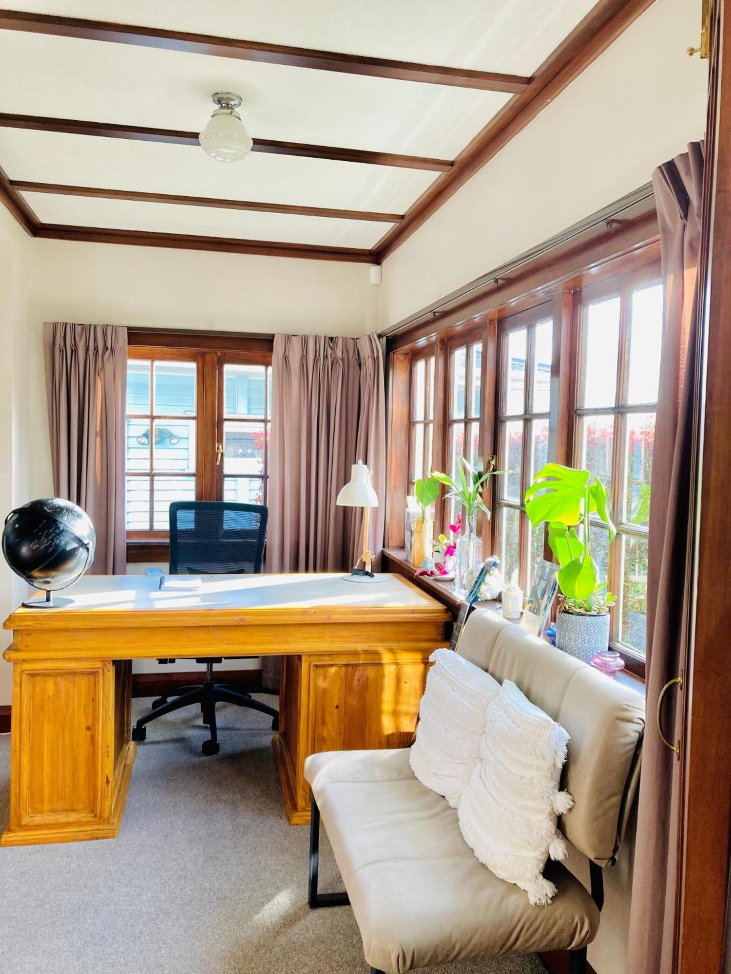 Spacious And Sunny Master Bedroom With Shared Bathrooms Auckland Exterior foto