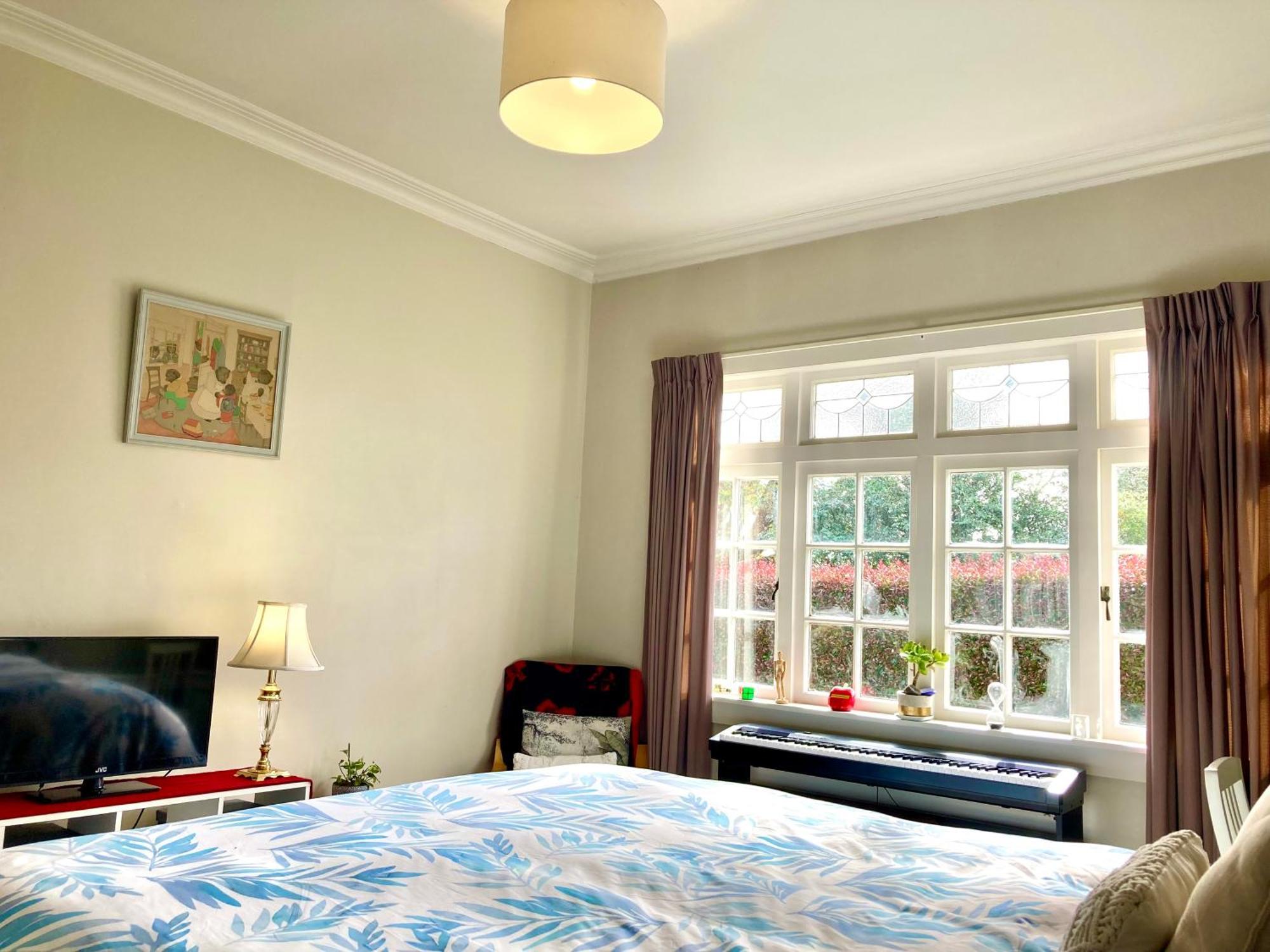 Spacious And Sunny Master Bedroom With Shared Bathrooms Auckland Exterior foto