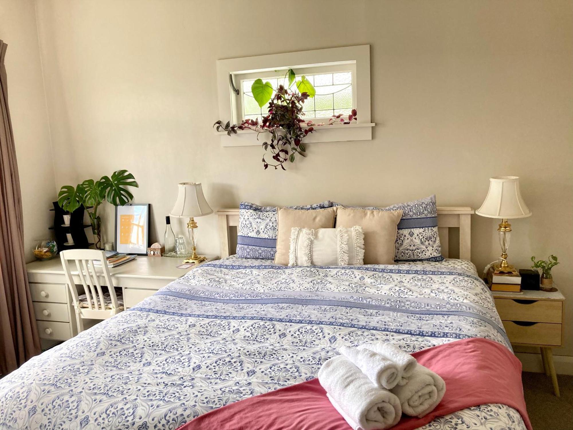 Spacious And Sunny Master Bedroom With Shared Bathrooms Auckland Exterior foto